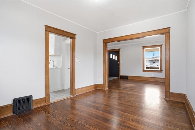 1338 Hinkley Avenue NW, Cedar Rapids, IA 52405