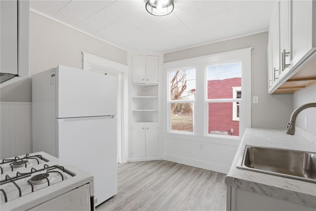 1338 Hinkley Avenue NW, Cedar Rapids, IA 52405