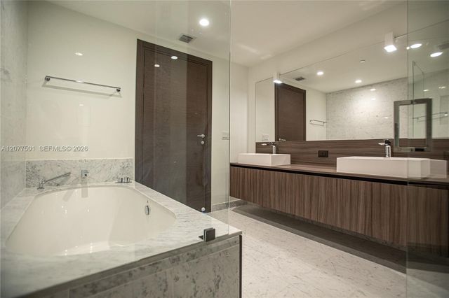 1000 Brickell Plaza 2610, Miami, FL 33131