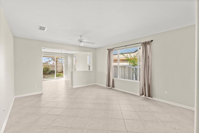 320 Snapdragon Ln, Lincoln, CA 95648