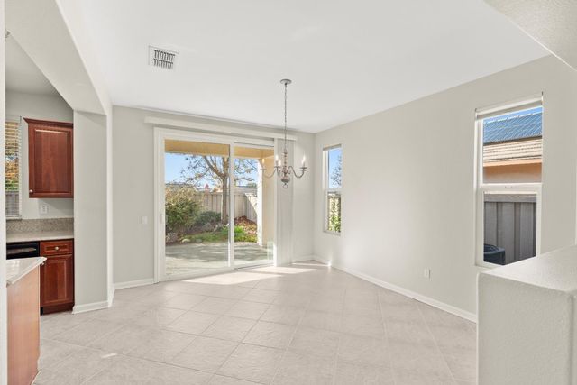 320 Snapdragon Ln, Lincoln, CA 95648