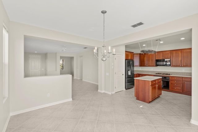 320 Snapdragon Ln, Lincoln, CA 95648