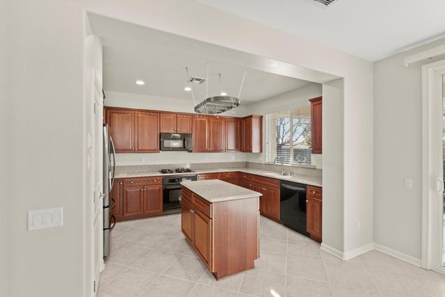 320 Snapdragon Ln, Lincoln, CA 95648
