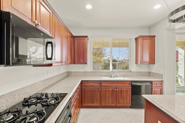 320 Snapdragon Ln, Lincoln, CA 95648