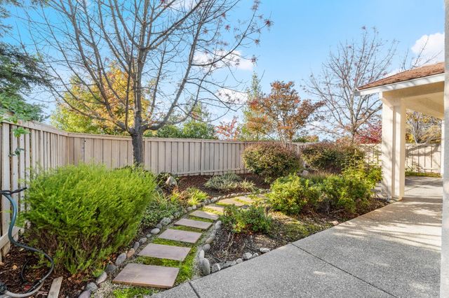 320 Snapdragon Ln, Lincoln, CA 95648