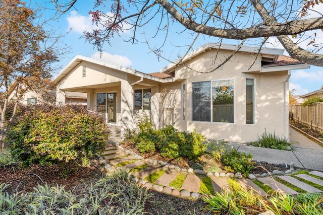 320 Snapdragon Ln, Lincoln, CA 95648