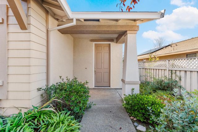 320 Snapdragon Ln, Lincoln, CA 95648