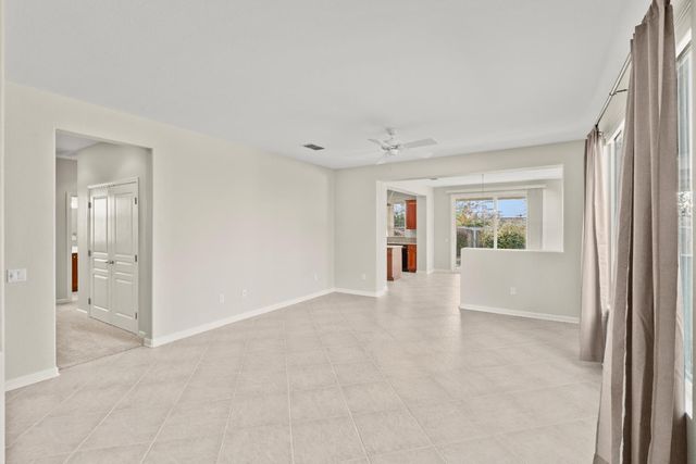 320 Snapdragon Ln, Lincoln, CA 95648