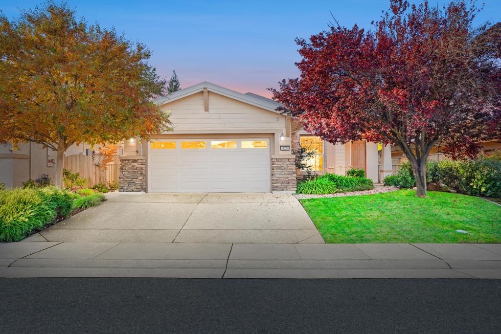 320 Snapdragon Ln, Lincoln, CA 95648