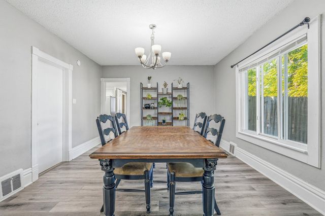 857 Rose Avenue E, Saint Paul, MN 55106