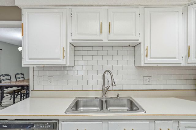 857 Rose Avenue E, Saint Paul, MN 55106