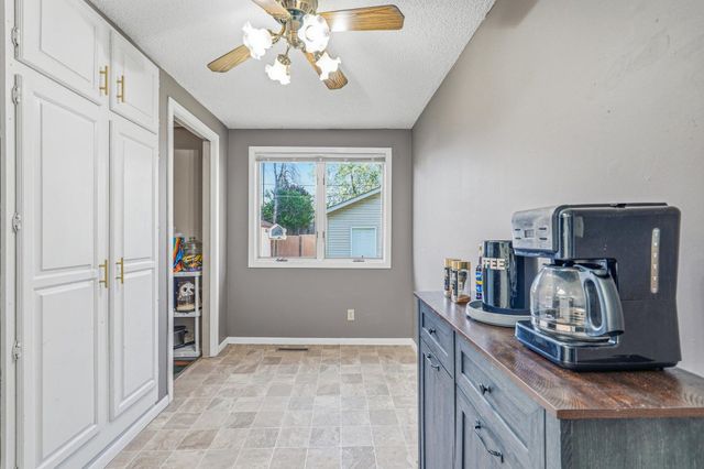 857 Rose Avenue E, Saint Paul, MN 55106