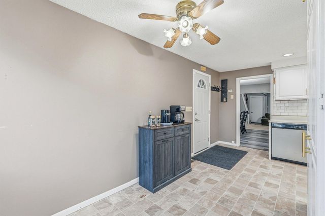 857 Rose Avenue E, Saint Paul, MN 55106