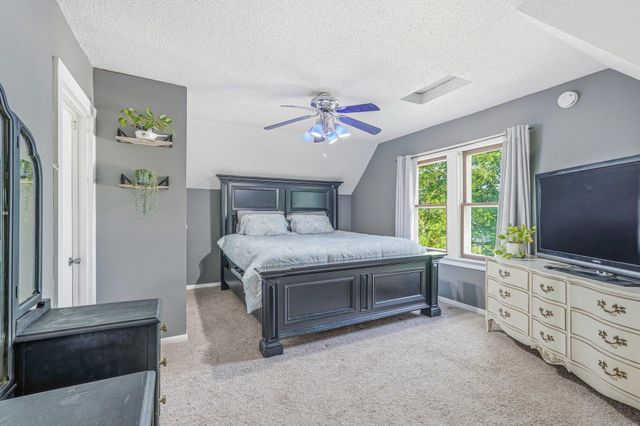 857 Rose Avenue E, Saint Paul, MN 55106