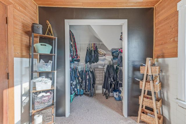 857 Rose Avenue E, Saint Paul, MN 55106