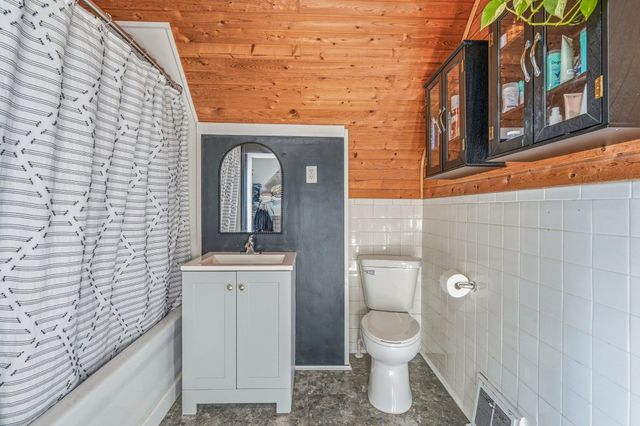 857 Rose Avenue E, Saint Paul, MN 55106