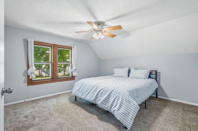 857 Rose Avenue E, Saint Paul, MN 55106