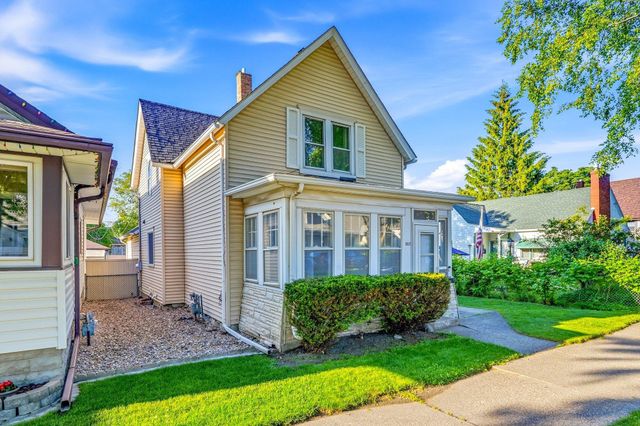857 Rose Avenue E, Saint Paul, MN 55106
