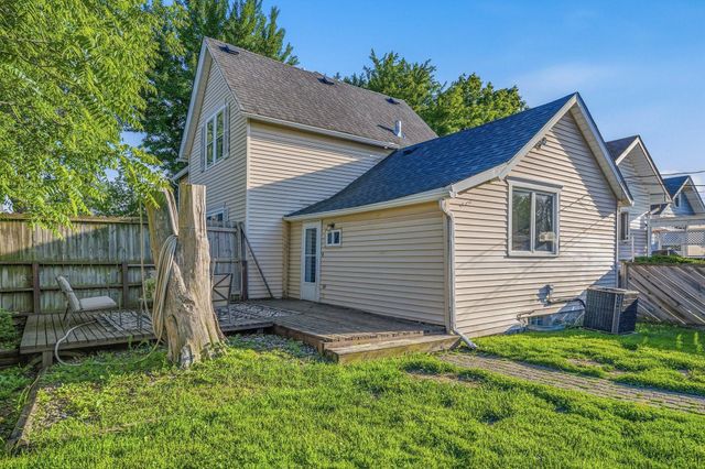 857 Rose Avenue E, Saint Paul, MN 55106