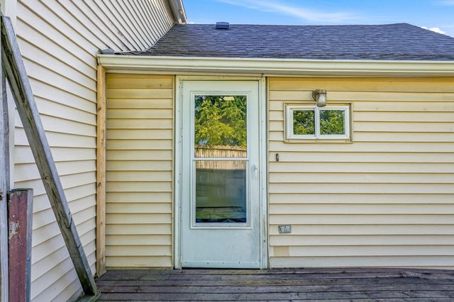 857 Rose Avenue E, Saint Paul, MN 55106