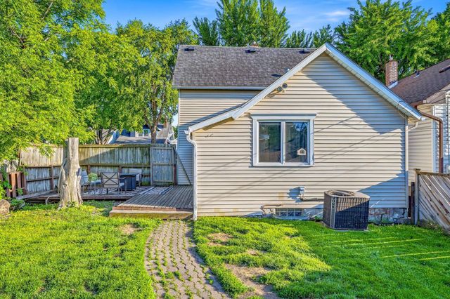 857 Rose Avenue E, Saint Paul, MN 55106