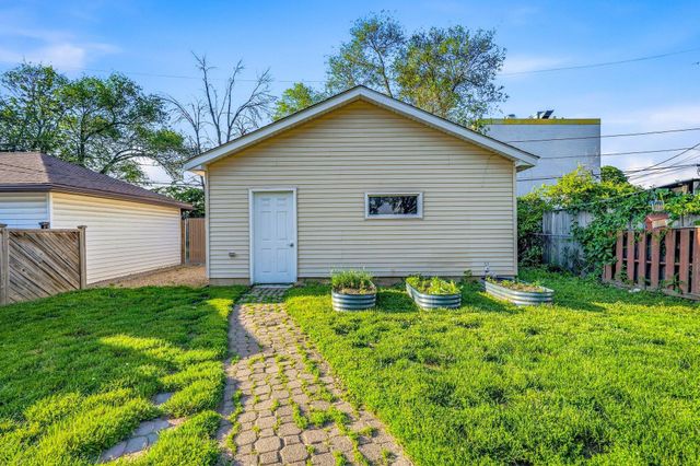 857 Rose Avenue E, Saint Paul, MN 55106