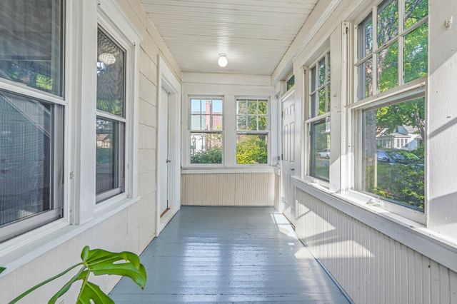 857 Rose Avenue E, Saint Paul, MN 55106