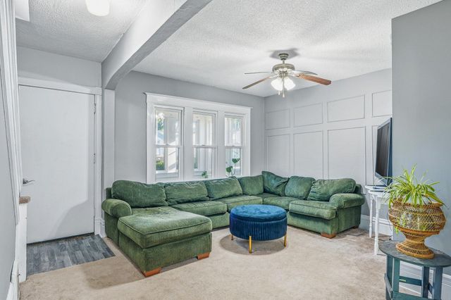 857 Rose Avenue E, Saint Paul, MN 55106