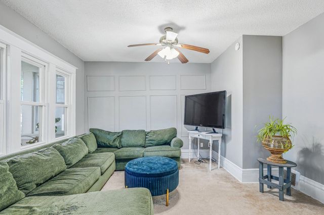 857 Rose Avenue E, Saint Paul, MN 55106