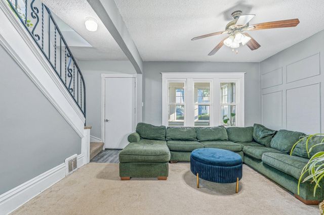 857 Rose Avenue E, Saint Paul, MN 55106