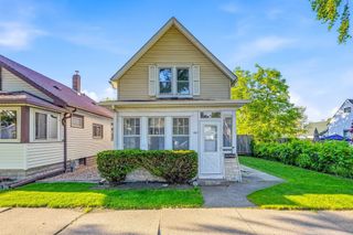 857 Rose Avenue E, Saint Paul, MN 55106
