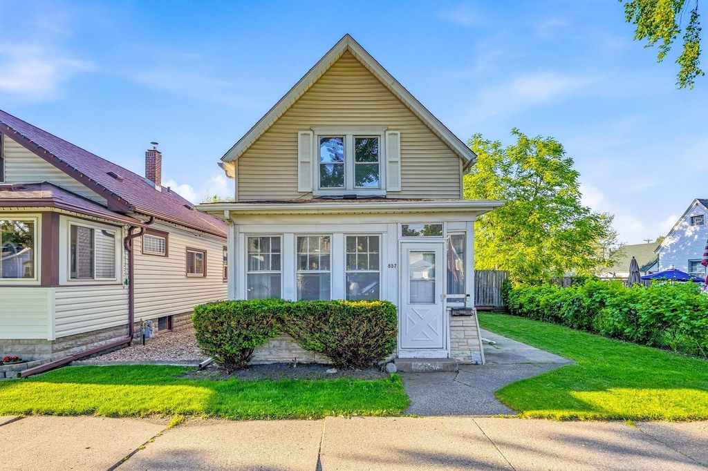 857 Rose Avenue E, Saint Paul, MN 55106