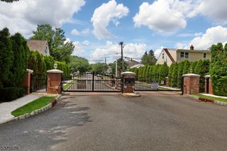 221 Cambridge Ct, Clifton City, NJ 07014
