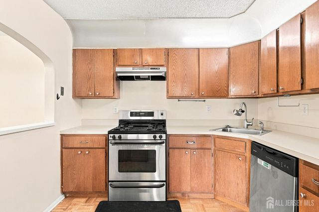407 Lancaster Court 2F, Piscataway, NJ 08854