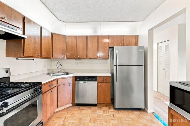 407 Lancaster Court 2F, Piscataway, NJ 08854