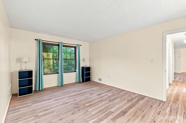 407 Lancaster Court 2F, Piscataway, NJ 08854