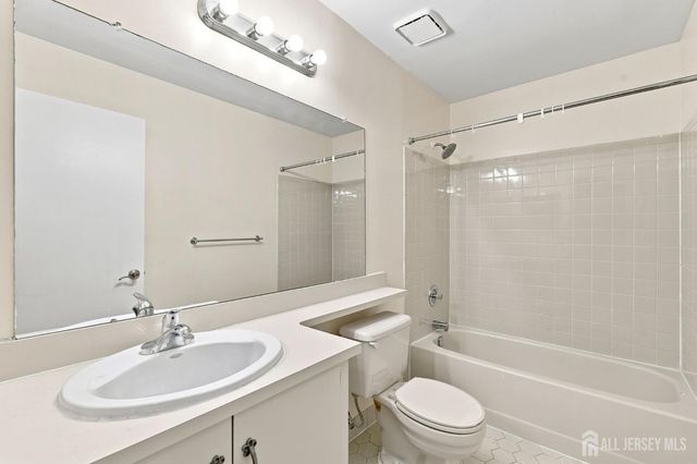 407 Lancaster Court 2F, Piscataway, NJ 08854