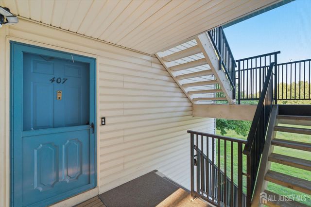 407 Lancaster Court 2F, Piscataway, NJ 08854