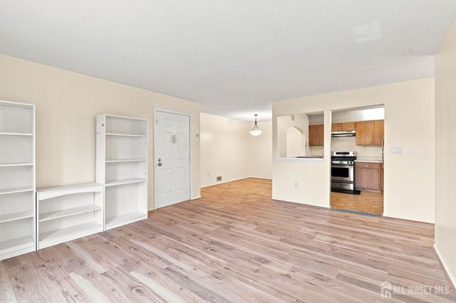 407 Lancaster Court 2F, Piscataway, NJ 08854