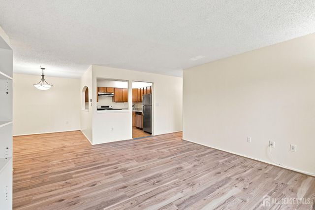 407 Lancaster Court 2F, Piscataway, NJ 08854