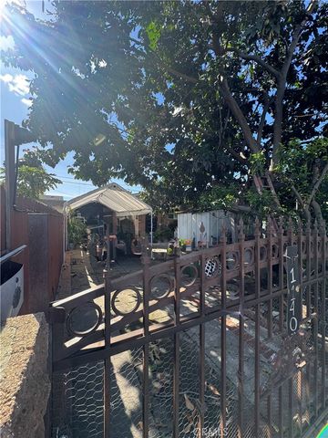 1140 W 66th, Los Angeles, CA 90044