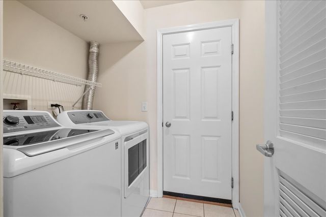 989 Enfield Drive, Northbrook, IL 60062