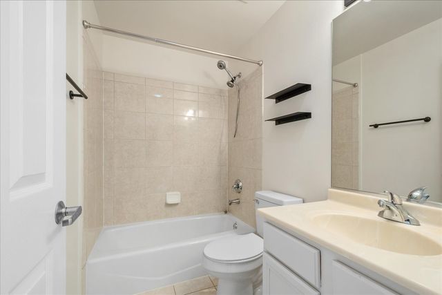 989 Enfield Drive, Northbrook, IL 60062