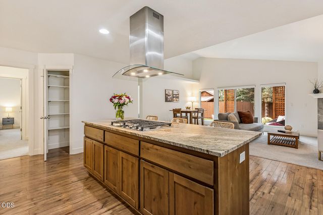3011 NE Red Oak Drive, Bend, OR 97701