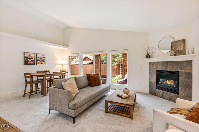3011 NE Red Oak Drive, Bend, OR 97701
