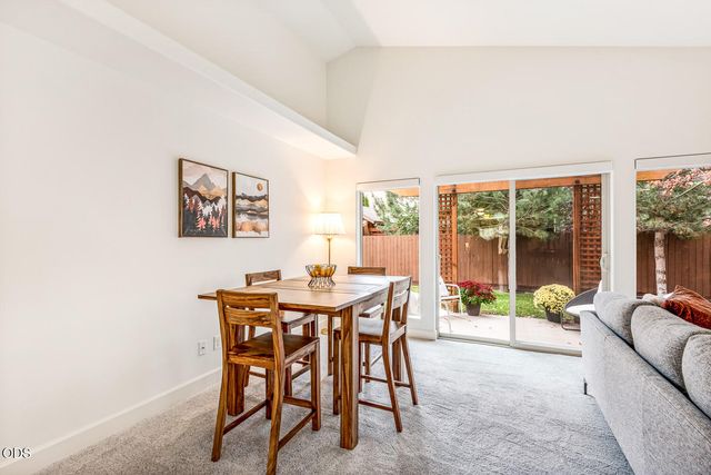 3011 NE Red Oak Drive, Bend, OR 97701