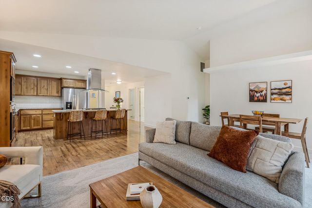 3011 NE Red Oak Drive, Bend, OR 97701