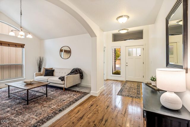 3011 NE Red Oak Drive, Bend, OR 97701