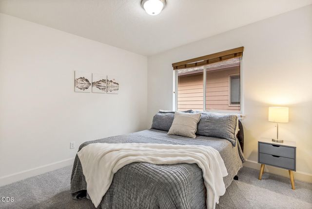 3011 NE Red Oak Drive, Bend, OR 97701