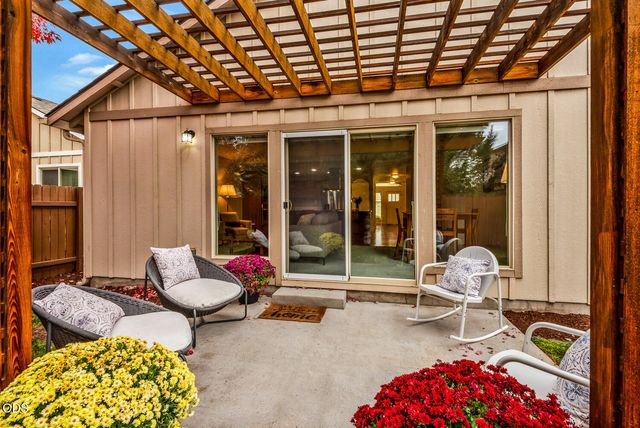 3011 NE Red Oak Drive, Bend, OR 97701